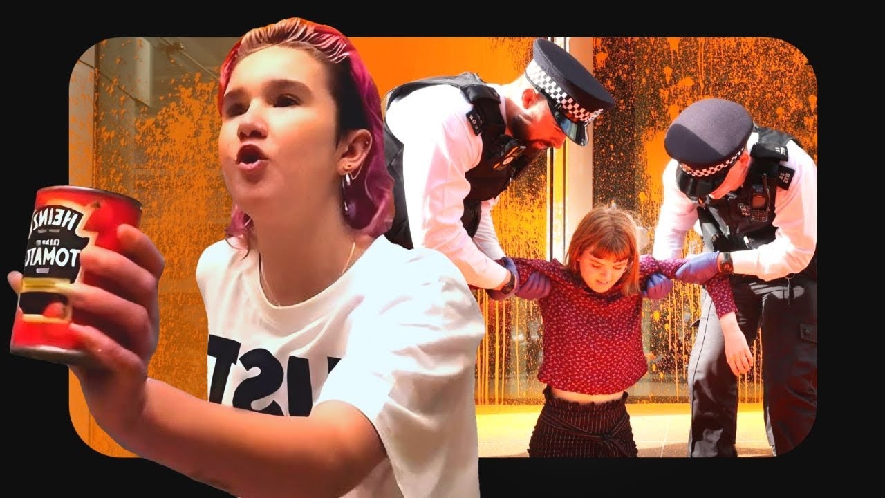 Militantes destruindo obras de arte para salvar o Planeta