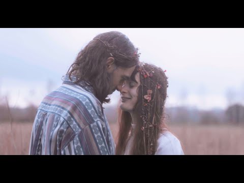 The Rabbitts - Beachwalker (Official Video)