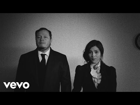 Leonel García, Paty Cantú - Cállate (Visual)