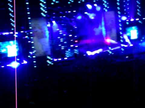Armin Van Buuren Introduction She Gaves Happiness Every Other Way  EDC Electric Daisy Carnival 2010