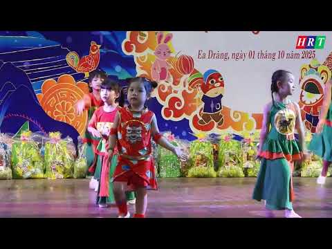 xa-ea-drang-to-chuc-dem-hoi-trang-ram-long-den-thap-sang-uoc-mo