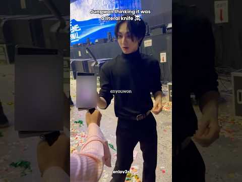 Jungwon was SHOCKED by Engene&rsquo;s KNIFE phone case 😭 #enhypen #jungwon #fypviralシ #trending #shorts