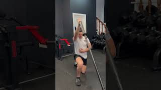 PRESS MILITAR DE RODILLAS CON BARRA