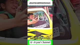 Download lagu Moment ngakak sesama sopir truk sedang mencari Maslah 🤣🤣🤣#trending #shorts mp3