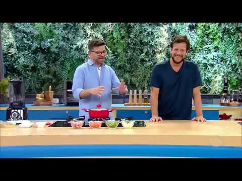 Guga Rocha homenageia o ator Dudu Pelizzari, de 'Reis', com pizza especial