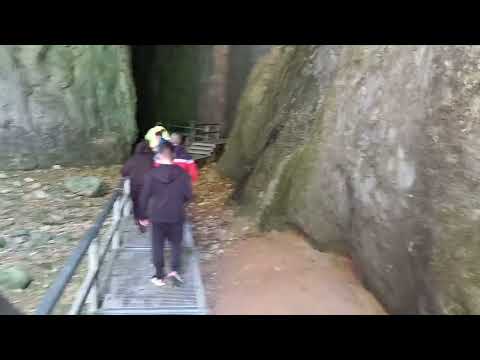 Ascunzătoarea lui Ionele . Peștera Poarta lui Ionele din Gârda de Sus, județul Alba.