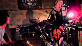 The Lovely Eggs "Don't Look At Me (I Don't Like It)" - Brixton Windmill, 7/05/2011