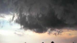 preview picture of video 'Lowering 4 mi south of Medford OK - 6:13pm Sept 17 2011'