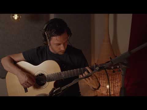 Recording Acoustic Guitar With One Microphone - Alberto Ziliotto With A Single Lauten Audio LA-120