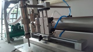 preview picture of video 'spout bags filling machine double heads fully pneumatic trial run video liquid filler semi automatic'