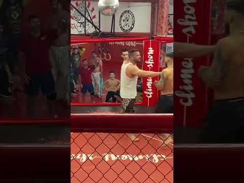 Ilia Topuria Deja KO a El Cejas🔥#shorts