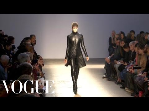 Fashion Show - Gareth Pugh: Fall 2010 Ready-to-Wear