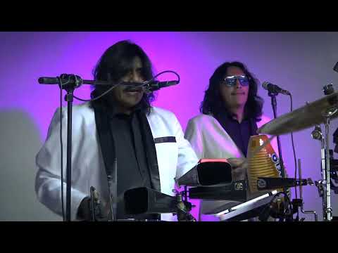 QUE BONITO BAILAS - KARMELO Y COMPAÑÍA EN VIVO