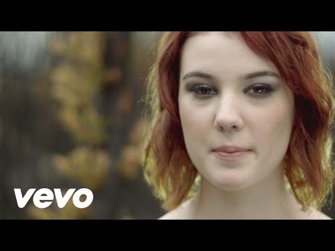 Клип Bella Ferraro - Set Me on Fire