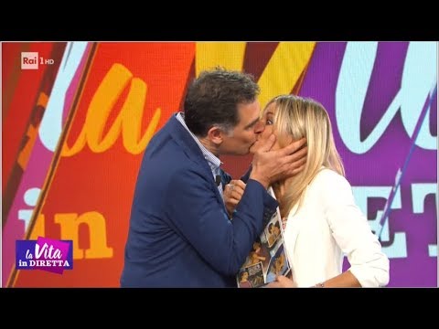 Il bacio tra Tiberio e Francesca - La vita in diretta 16/10/2018