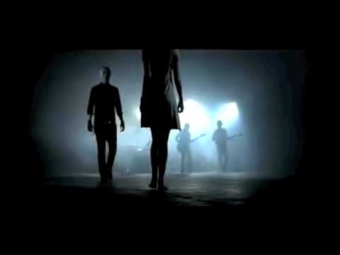 Videoclip de BROKEN HEARTS, TORN UP LETTERS AND THE STORY OF A LONELY GIRL — Lostprophets