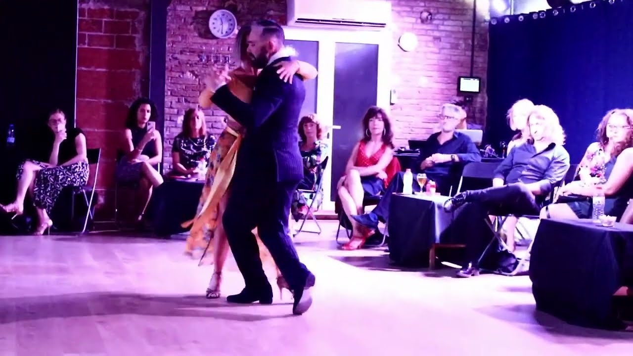 TANGO || Claudio González - Julia Urruty / Sin Sabor - Orquesta Romántica Milonguera