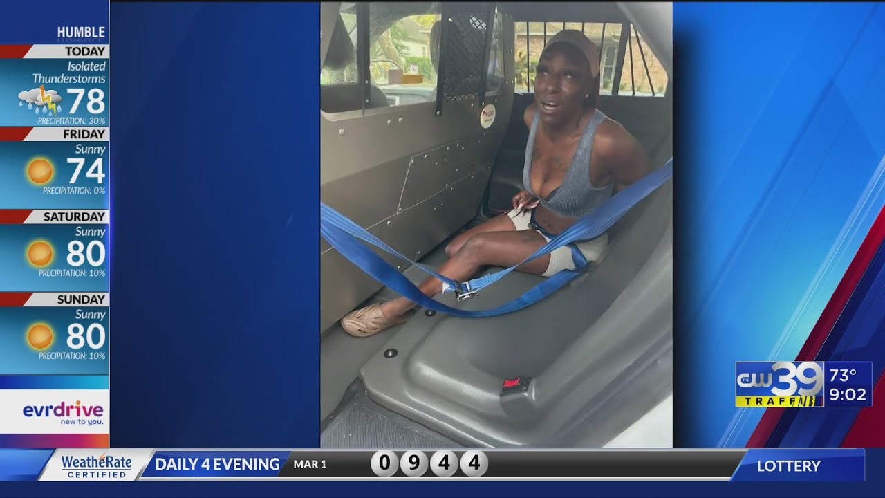 Mother charged with child abandonment after kids found in the streets