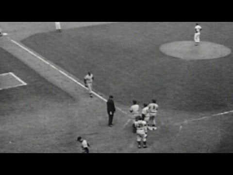 WS1956 Gm7: Skowron hits grand slam in 7th