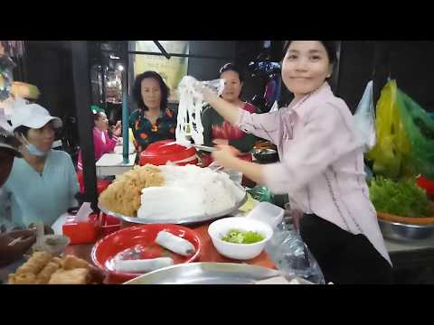 Breakfast Inside Phnom Penh Market - Deum Thkouv Street Food - Food Near Me