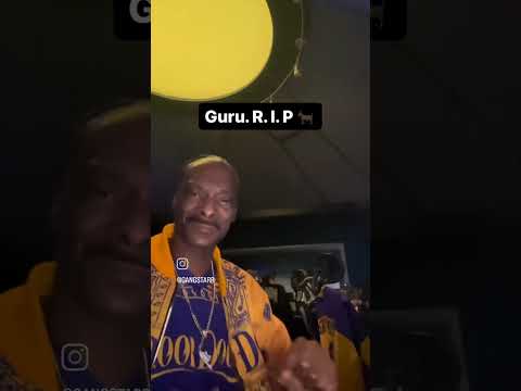Snoop Dogg shows respect to the late Guru from Gangstarr