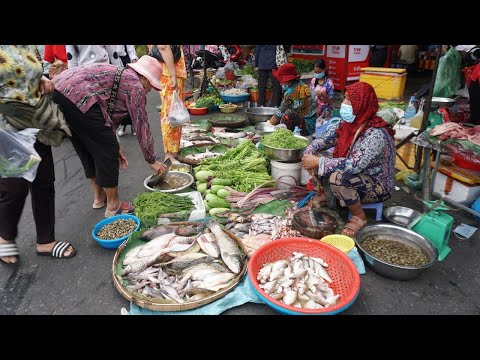 Evening Food Market Scene @Phsa Orussey - Walk Around Street Vegetables Orussey Market in Evening