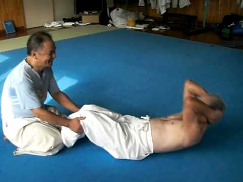 空手倶楽部友和会／Ｎ機械空手部－７６歳将棋５段ヨシジー鍛錬光景