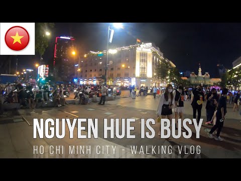 , title : 'Busy Night on the Walking Street - Ho Chi Minh City (Saigon) Vietnam'