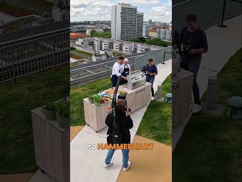 POLITIKERGRILLEN: So wehrt sich Strack-Zimmermann gegen Beleidigungen und Online Hass | WELT #Shorts