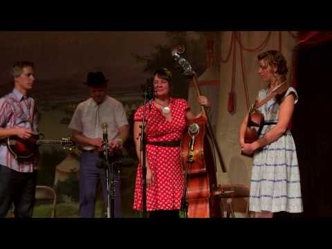 12 Foghorn Stringband 2014-01-18 Distant Land To Roam