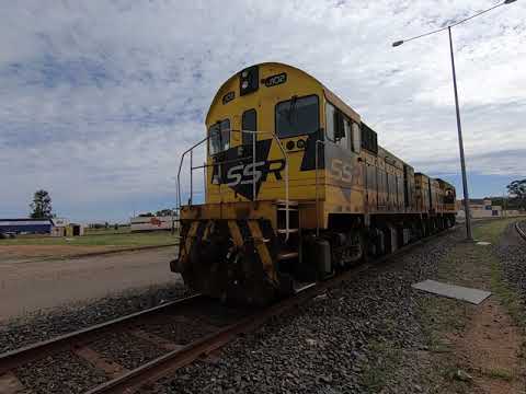 J102 & J103 L/E move at SCT Parkes NSW.  Wed 02nd Dec 2020