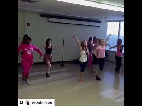 Rebel Wilson /The sign