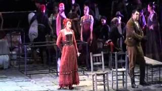 Marìa Lujàn Mirabelli como Preziozilla en La forza del destino act 2.wmv