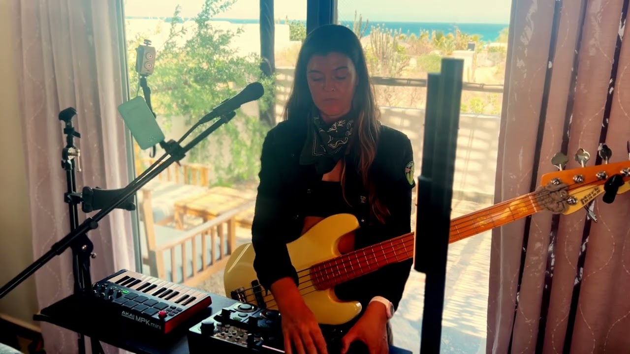 Promotional video thumbnail 2 for Steph Kit Live Looping