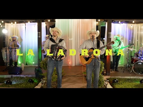 Video thumbnail for La Ladrona (En Vivo)