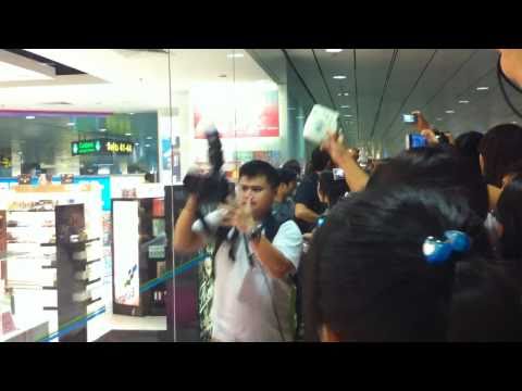 [090910] Ze:a JunYoung Hi-5ed me! [720p HD]