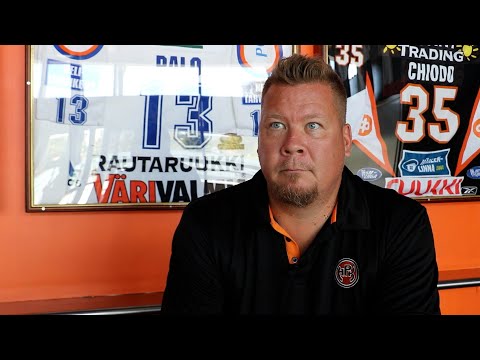 Ensimmäisellä viikolla intensiteettiä kaukalossa - päävalmentaja Jarno Pikkarainen haastattelussa