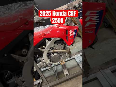 2025 Honda CRF 250 R Assembly & Start Up