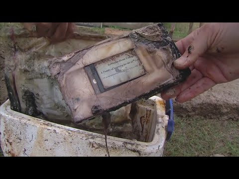Time capsule from year 2000 opened at LeMoyne-Owen College