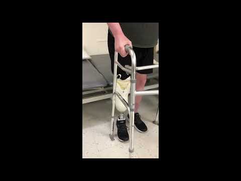 Se lever avec une prothèse et une marchette