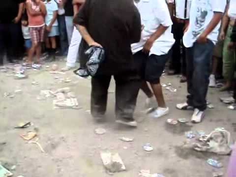 Cholos bailando Cumbia Poder   Celso Piña en Vivo