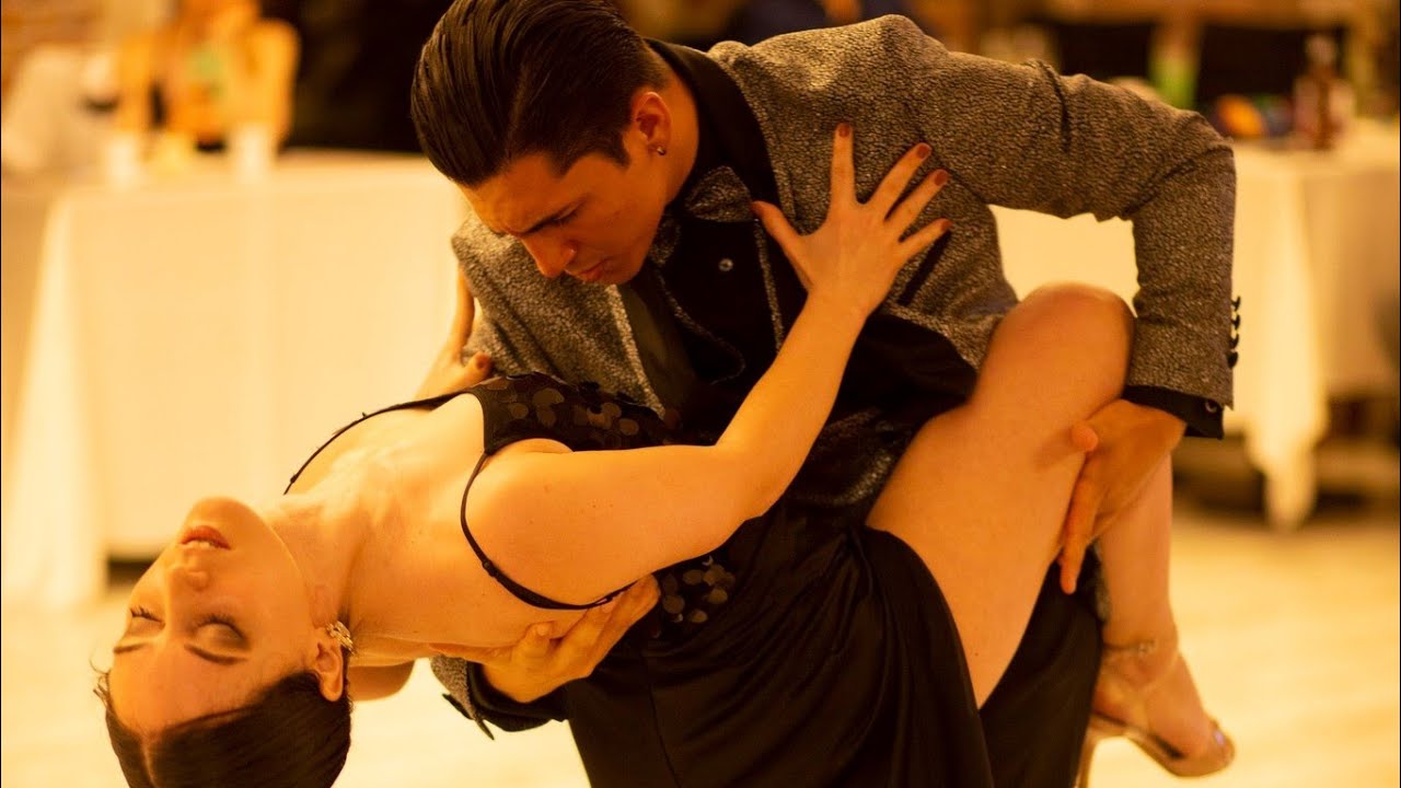 Video thumbnail for Batuhan Boy & Nida İnceoğlu - Chique