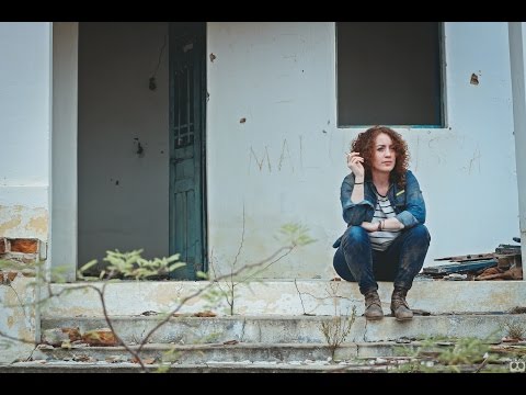 Ana Larousse - Tanta Gente