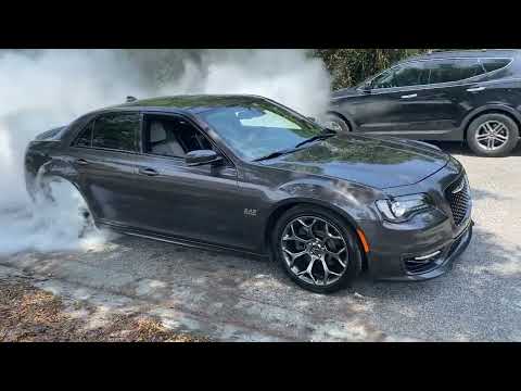 2018 Chrysler 300S 5.7 with Borla S -Type cat back exhaust BURNOUT!