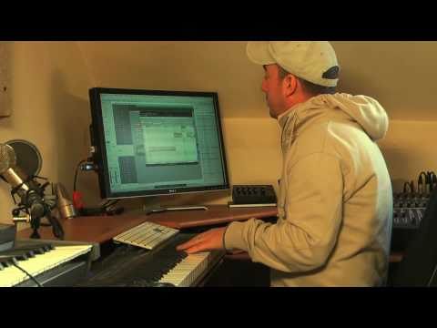 Tim Gordine (Robbie Robertson, Son of Dave, Peter Bradley Adams): Hands on Melodyne