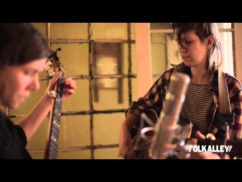 Folk Alley Sessions: Anna & Elizabeth - "Lovin' Babe"
