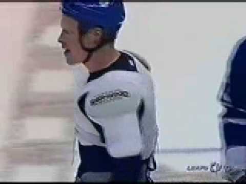 Wade Belak (Toronto) vs Paul Gaustad (Buffalo)