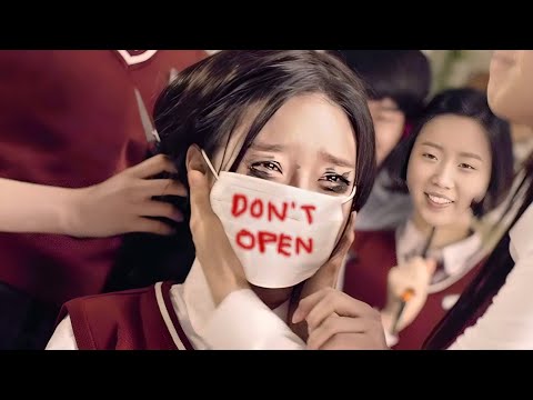 This Girl Warns Them Not To Open Her Mask, But Nobody Believes Her