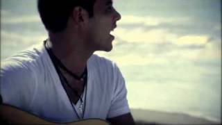 Sin Ti Music Video