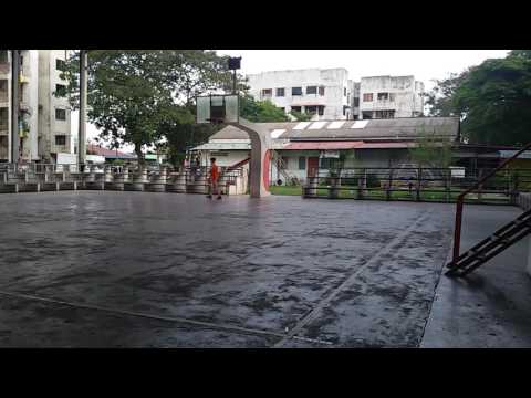 1people play basketball